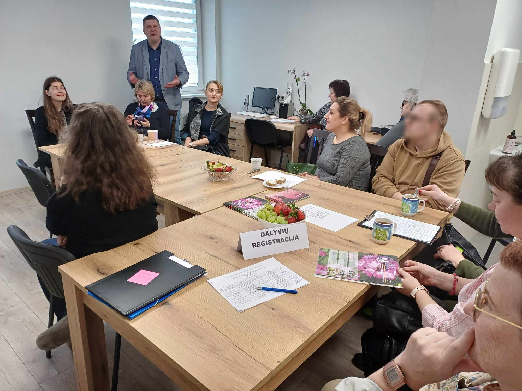 blurred-Apv stalas1.jpg